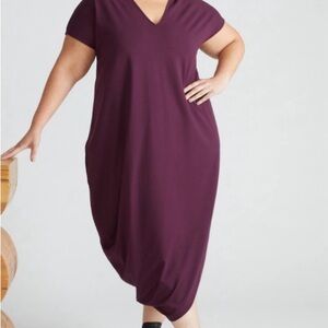 Universal Standard classic Geneva V neck